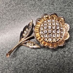 Vintage Trifari PAT. PEND. Rhinestone Floral Brooch – Mid-Century Gold Tone